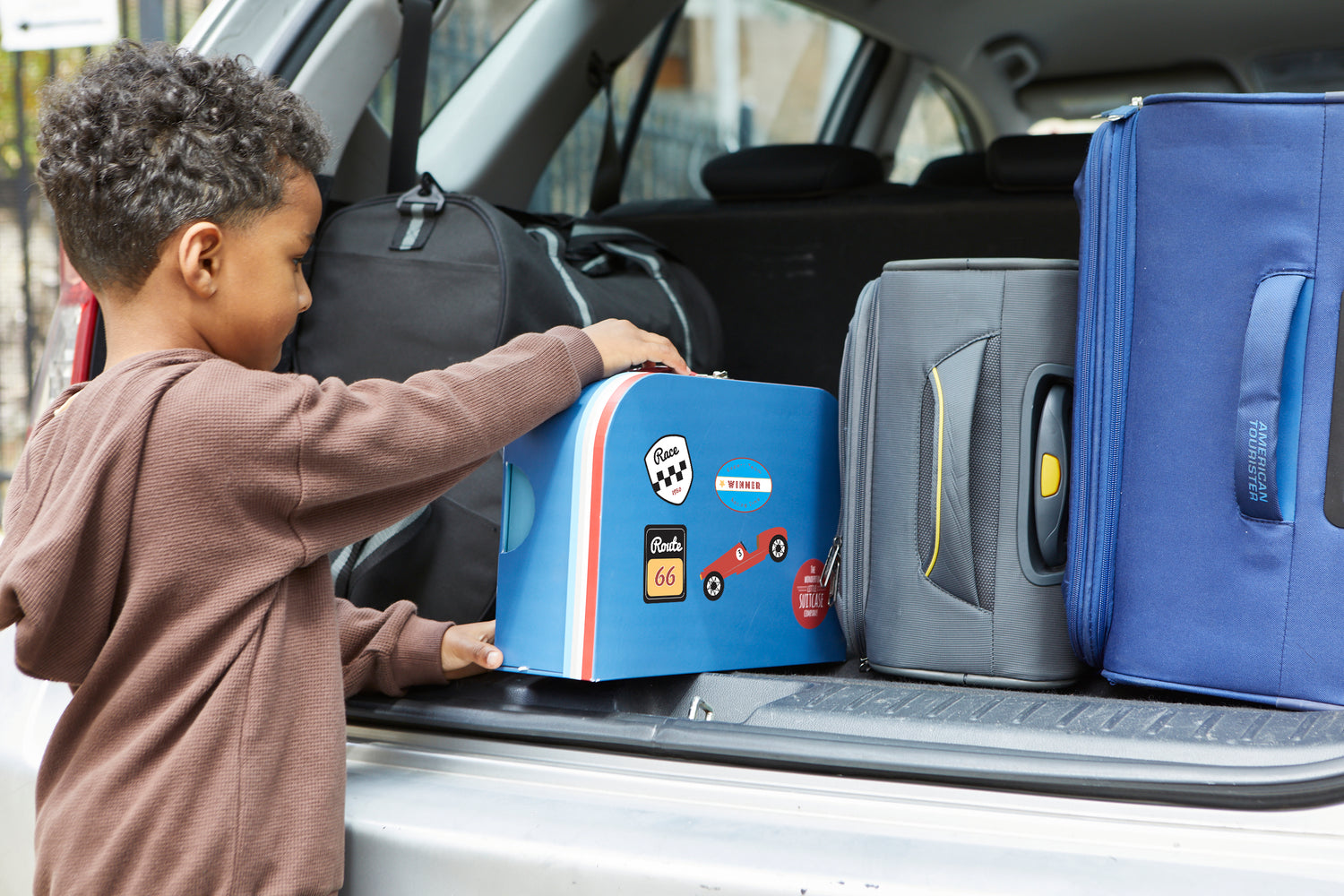The wonderful little suitcase company presents educational toy suitcases made of sustainable materials. Learning while playing everywhere you go. Easy to fold and pack for travelling in a car, an aeroplane, a train or on a boat. Supports child development