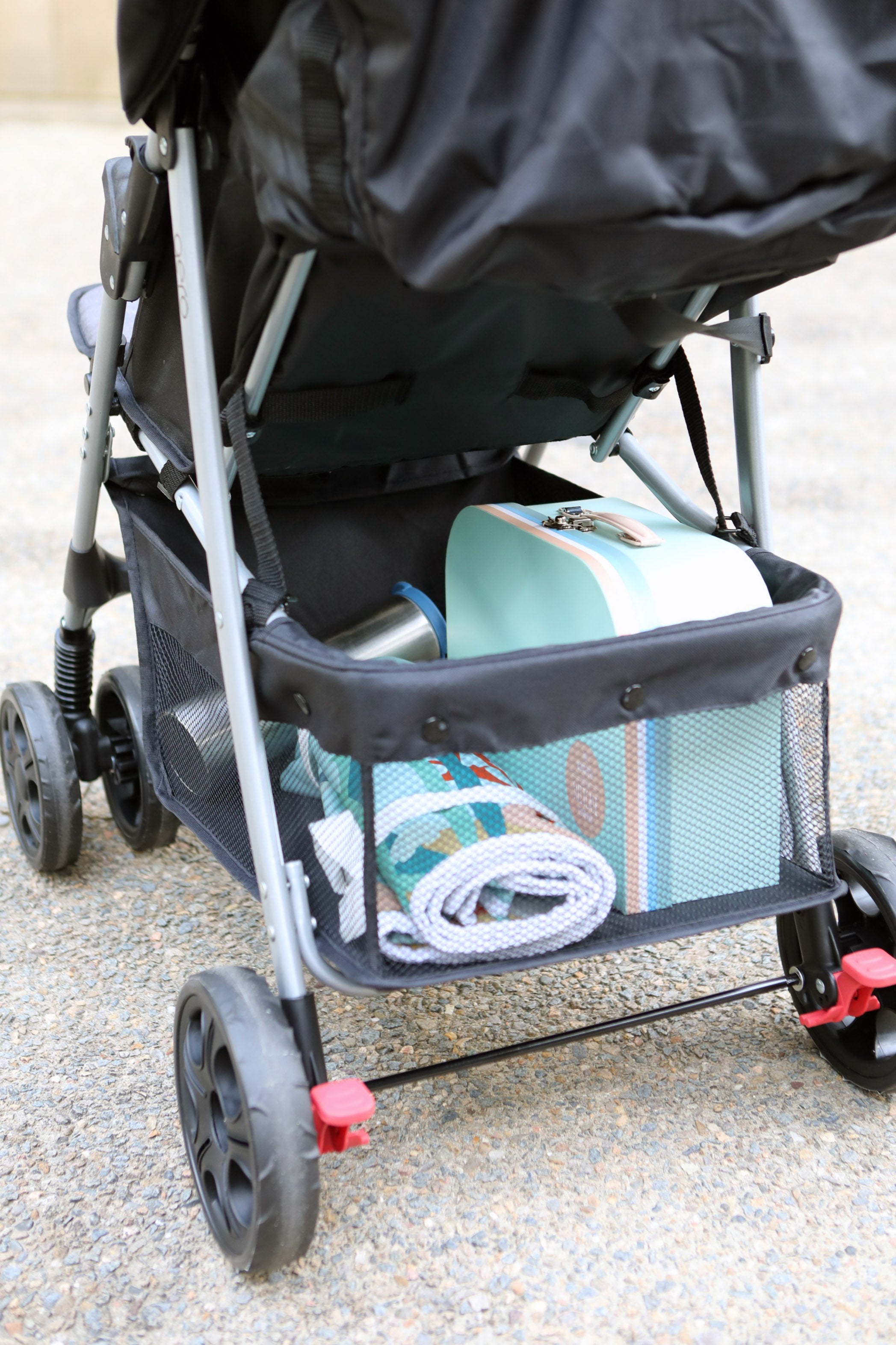 The wonderful little suitcase company presents educational toy suitcases with a cotton playmat that support your child's development. Learining while playing everywhere you go. Fits perfectly into the storage basket of a stroller. Designed in Australia.